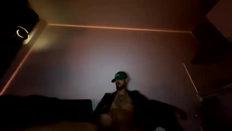 Azier online show from October 21, 2025, 1:28 am