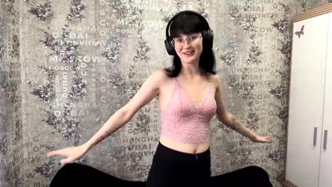 Annie PVT IS OPEN online show from September 13, 2025, 12:16 pm