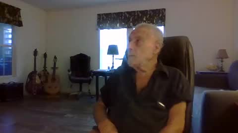 Snapshot of dogluc7 chatting on December 3, 2024, 8:50 pm dogluc7 online show from December 3, 2024, 8:50 pm