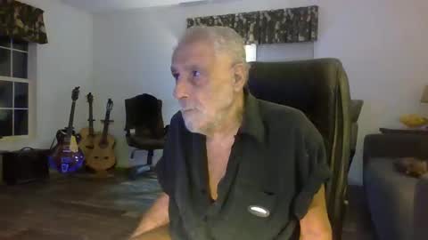 Snapshot of dogluc7 chatting on December 4, 2024, 5:49 am dogluc7 online show from December 4, 2024, 5:49 am