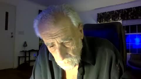 Snapshot of dogluc7 chatting on December 6, 2024, 12:34 am dogluc7 online show from December 6, 2024, 12:34 am