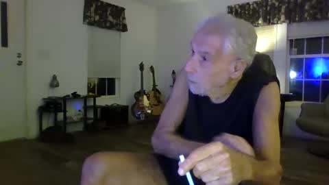 Snapshot of dogluc7 chatting on January 2, 2025, 1:49 am dogluc7 online show from January 2, 2025, 1:49 am