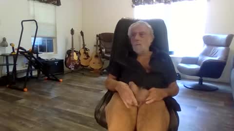 Snapshot of dogluc7 chatting on February 2, 2025, 6:42 pm dogluc7 online show from February 2, 2025, 6:42 pm