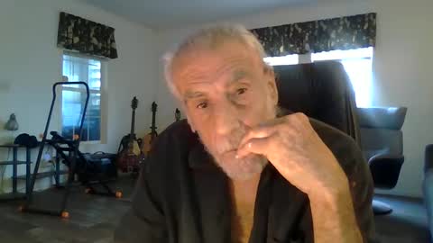 Snapshot of dogluc7 chatting on February 27, 2025, 9:58 pm dogluc7 online show from February 27, 2025, 9:58 pm