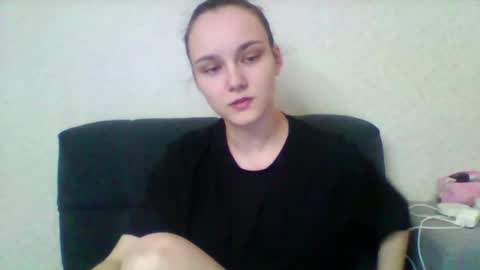 dolcezza_ online show from April 10, 2026, 11:15 am