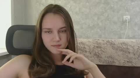 dolcezza_ online show from June 12, 2026, 9:41 am