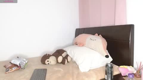 Snapshot of doll_and_sex chatting on December 14, 2024, 2:34 am Auro and Santiago online show from December 14, 2024, 2:34 am