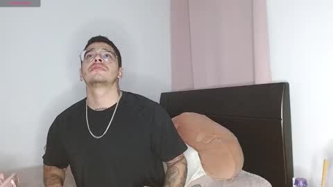 Snapshot of doll_and_sex chatting on January 11, 2025, 3:23 am Auro and Santiago online show from January 11, 2025, 3:23 am
