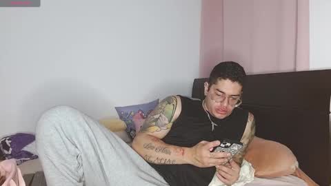 Snapshot of doll_and_sex chatting on January 15, 2025, 2:27 am Auro and Santiago online show from January 15, 2025, 2:27 am