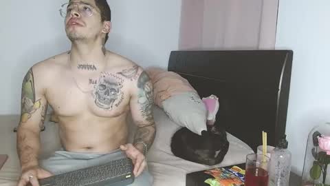 Snapshot of doll_and_sex chatting on January 22, 2025, 3:41 am Auro and Santiago online show from January 22, 2025, 3:41 am