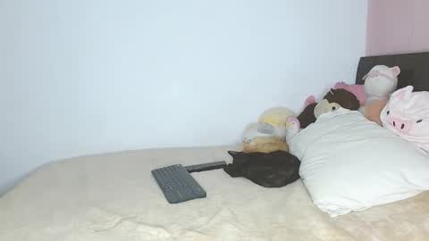 Snapshot of doll_and_sex chatting on January 29, 2025, 4:05 am Auro and Santiago online show from January 29, 2025, 4:05 am