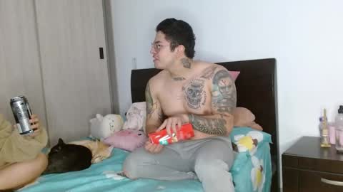 Snapshot of doll_and_sex chatting on February 4, 2025, 3:22 am Auro and Santiago online show from February 4, 2025, 3:22 am