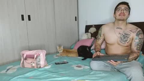 Snapshot of doll_and_sex chatting on February 9, 2025, 2:28 am Auro and Santiago online show from February 9, 2025, 2:28 am