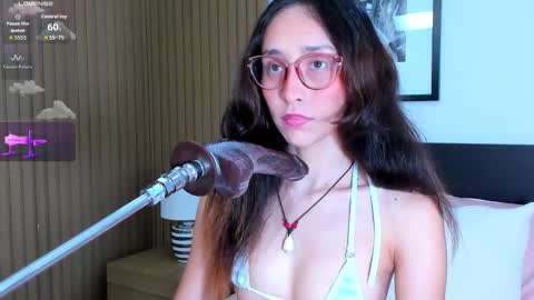 Bella  online show from September 18, 2025, 8:22 pm