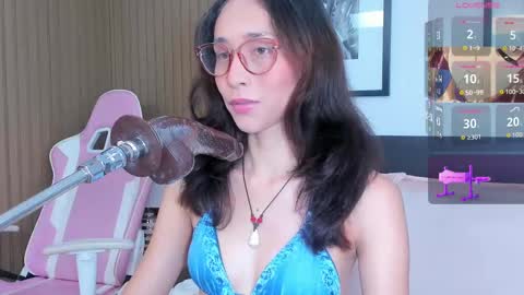 Bella  online show from October 3, 2025, 8:17 pm