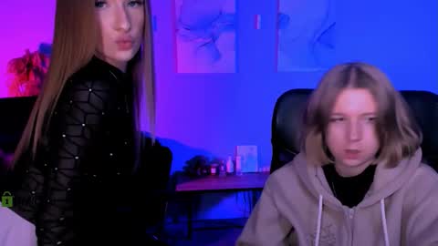 doll_vey online show from March 18, 2026, 8:12 pm