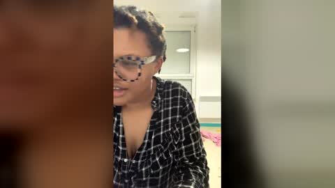 Snapshot of dolliastarz chatting on February 19, 2026, 5:53 pm Dolla online show from February 19, 2026, 5:53 pm