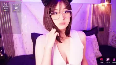 dolll_aria online show from May 7, 2026, 2:55 pm