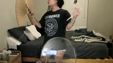 DOLLLFACE online show from December 31, 2024, 11:49 pm