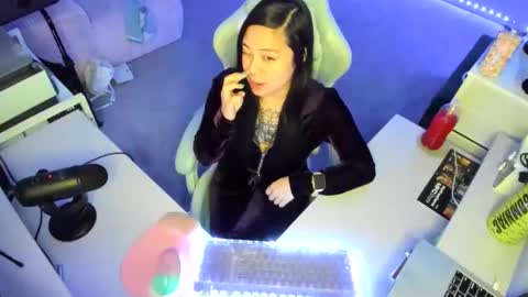 DOLLLFACE online show from February 15, 2026, 5:04 am