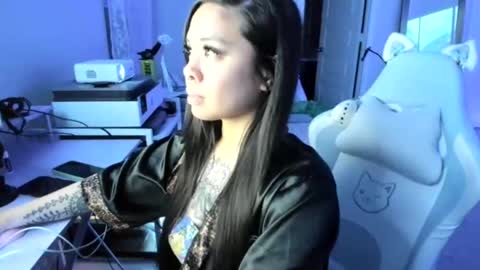 DOLLLFACE online show from April 3, 2026, 4:43 am