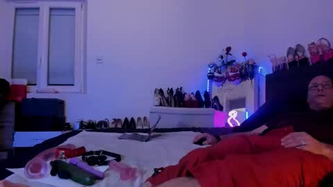 dolly2425 online show from April 4, 2026, 11:46 pm