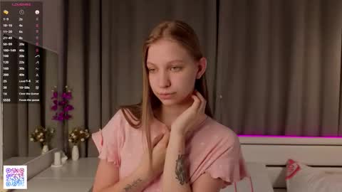 Emilia online show from October 7, 2025, 6:38 pm