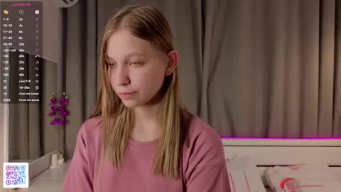 Emilia online show from October 19, 2025, 6:08 pm