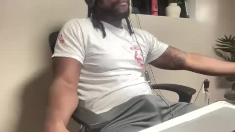 Snapshot of dolo1645 chatting on September 22, 2025, 9:17 pm Dolo online show from September 22, 2025, 9:17 pm