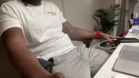 Snapshot of dolo1645 chatting on November 25, 2025, 8:09 pm Dolo online show from November 25, 2025, 8:09 pm