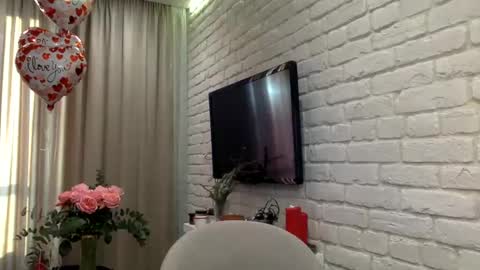 DOM MUMMY online show from February 15, 2025, 1:38 pm