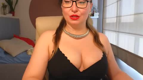 DOM MUMMY online show from June 2, 2026, 1:02 pm