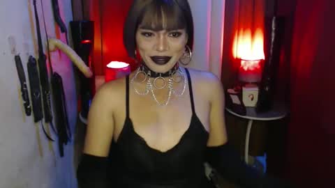 Snapshot of dominantrix_diannaxxx chatting on November 11, 2025, 5:51 am diana online show from November 11, 2025, 5:51 am