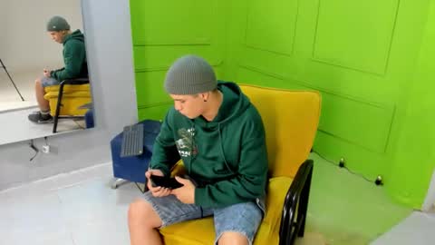 DOMI online show from March 9, 2026, 3:32 am