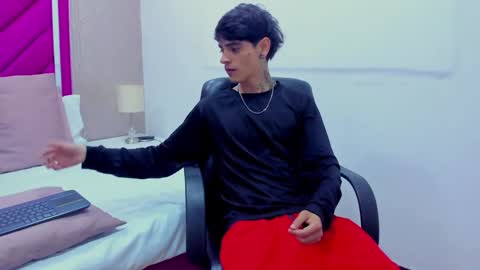 Snapshot of dominic_foox chatting on February 4, 2026, 12:44 pm Dominic foox online show from February 4, 2026, 12:44 pm