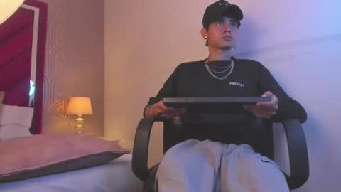 Snapshot of dominic_foox chatting on February 24, 2026, 1:31 pm Dominic foox online show from February 24, 2026, 1:31 pm