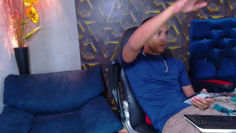 dominic_smith_ online show from April 8, 2026, 2:44 am