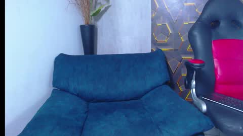 dominic_smith_ online show from April 10, 2026, 4:39 am