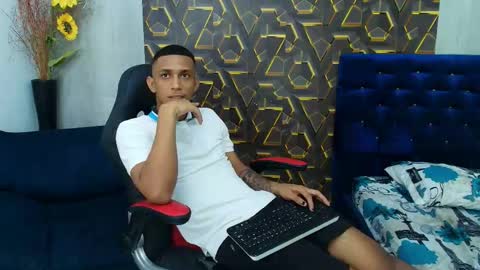 dominic_smith_ online show from April 18, 2026, 11:38 pm