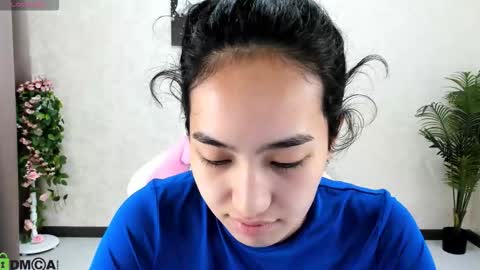 Aura online show from October 12, 2025, 1:59 am