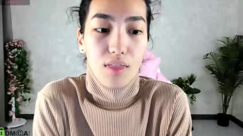 Aura online show from October 15, 2025, 3:06 am