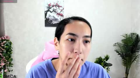 Aura online show from October 20, 2025, 2:34 am