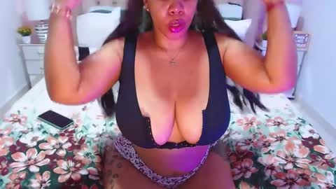 Snapshot of donnaadore chatting on October 3, 2025, 4:09 am Donna online show from October 3, 2025, 4:09 am