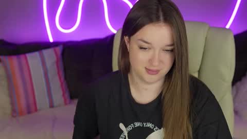 DONNA online show from November 17, 2025, 2:34 pm