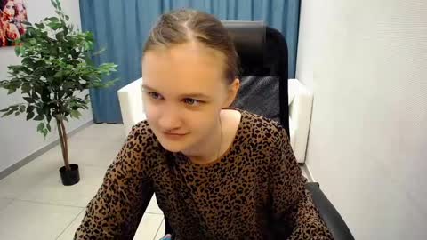 Sia online show from May 25, 2026, 11:05 am