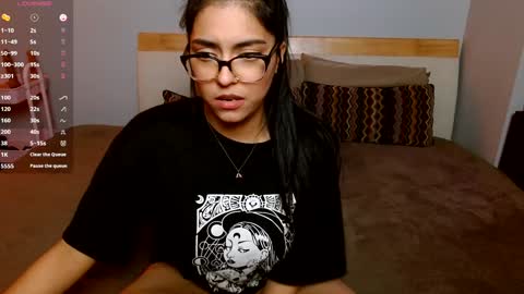 Snapshot of dontbemina chatting on January 6, 2025, 8:35 am DontBeMina online show from January 6, 2025, 8:35 am