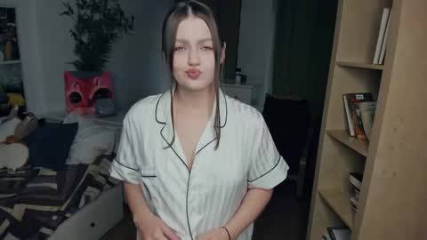 Snapshot of doramoonlurk chatting on November 24, 2025, 8:14 am Joey online show from November 24, 2025, 8:14 am