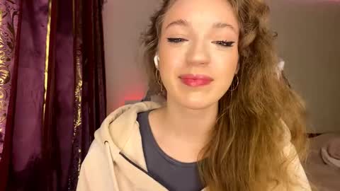 Alisa online show from November 22, 2025, 3:33 pm