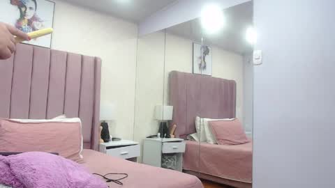 Snapshot of dorettaacreman chatting on April 6, 2026, 12:50 pm Anny online show from April 6, 2026, 12:50 pm