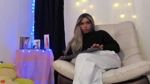 Nicolle online show from January 4, 2025, 2:25 am